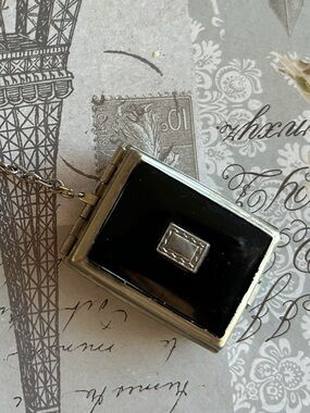 Vintage Antique Art Deco Enamel Compact on finger ring